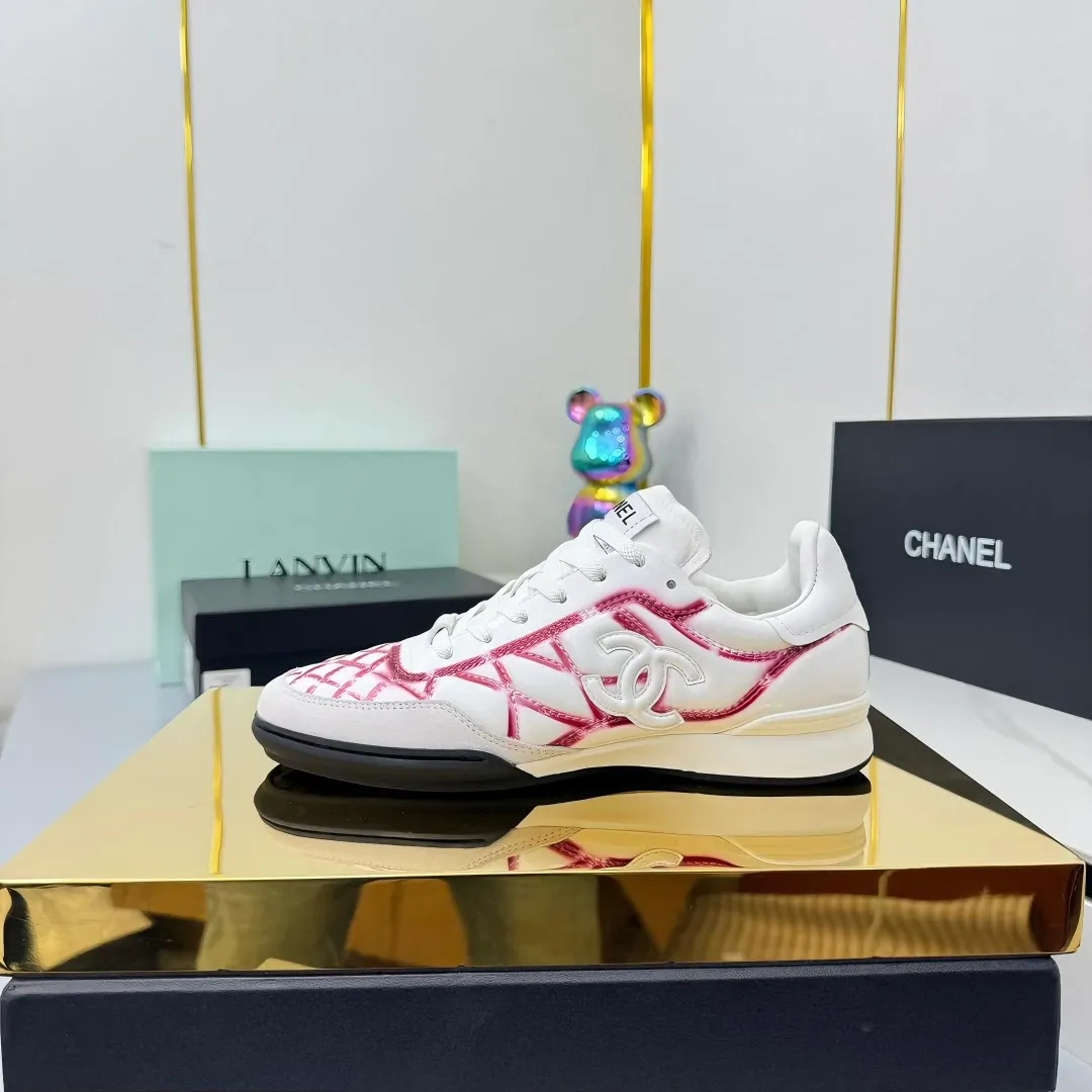 👟👟Ex-factory price 620👟👟 Top version Chanel Chanel - 2025 counter top casual sports shoes This sneaker is a classic design; the upper is electro-embroidered with a variety of techniques; the outsole is fashionable and sporty; it is extraordinary and incorporates a variety of color matching elements... The diversified mix and match is very beautiful and versatile, and can be used for leisure, fashion, sports and outdoor... ꫛꫀꪝ Go➫ Material: ❶Upper is made of: original cowhide ❷Inner lining is made of: original imported sheepskin ❸Outsole is based on: original TPU combination outsole Special counter boutique packaging complete set for women 35–41